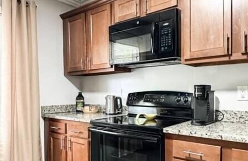 Grosse Pointe Apartment | Grosse Pointe 3BR Lower flat