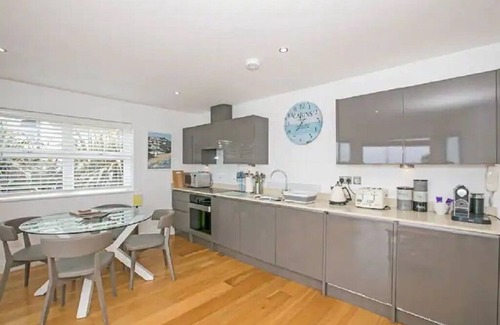 Carbis Bay Apartment | Ground floor, 2 bedroom, Sea view, EV Charger, Large terrace, Free parking