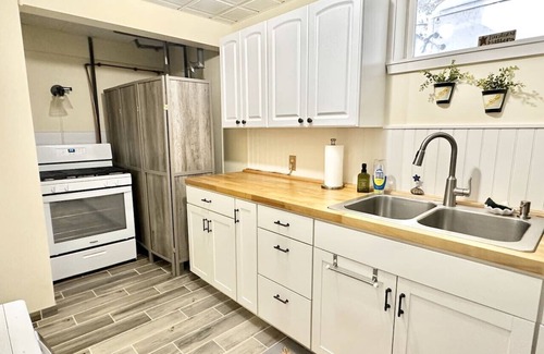 Otter Creek Apartment | Ground Floor Apt 7min to Park Loop Rd! [Creekside]