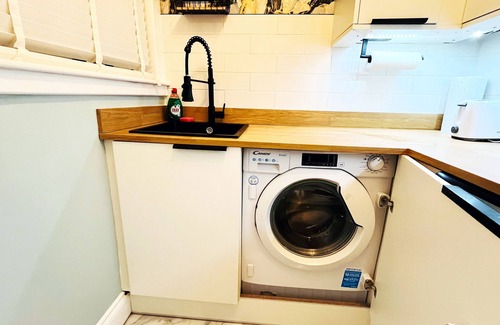 Cowdenbeath Apartment | Ground Floor Entire Holiday Apartment - Self Check in/out - Perfect for 6 Guests