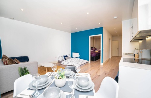 Harlington House | Ground Floor flat - with TV ,very close transport links to Heathrow airport