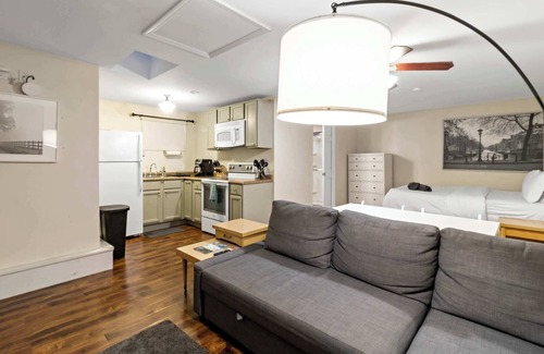Maplewood Apartment | Ground-Floor Forest Park Studio | Parking, Washer/Dryer & Fast Wi-Fi