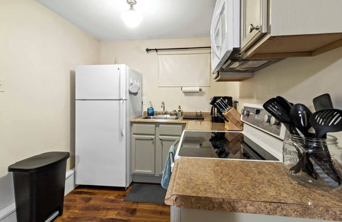 Maplewood Apartment | Ground-Floor Forest Park Studio | Parking, Washer/Dryer & Fast Wi-Fi