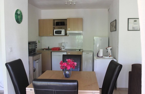 Santa-Maria-Poggio Apartment | Ground floor. 2 separate bedrooms. 6 persons. Swimming pool. Beach. Mountain view