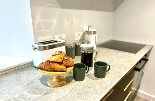Westbourne Apartment | Ground Floor - Near the Beach - 3 Bedroom - New -