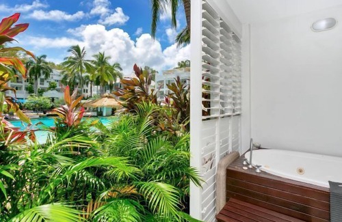Palm Cove Apartment | Ground floor Spa Suite in the popular Beach Club Resort in Palm Cove