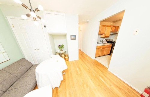 Williamsburg Apartment | Ground floor townhouse near Subway in Williamsburg