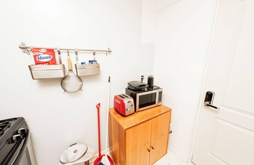 Williamsburg Apartment | Ground floor townhouse near Subway in Williamsburg