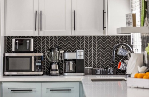 Talmadge House | Group Adventure Home Base w Games, Yard, EV Charge