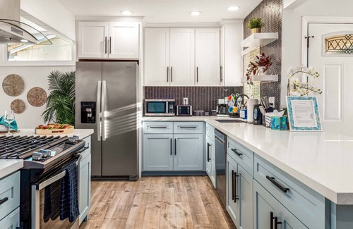 Talmadge House | Group Adventure Home Base w Games, Yard, EV Charge