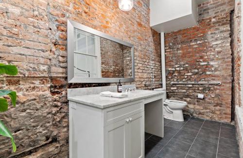 Central Business District Hotel | Group-friendly Nola Suite Near Bourbon