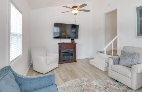 Fayetteville House | Group Getaway Lakefront Retreat in Fayetteville!