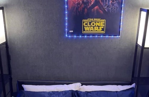 East Finchley House | Groups,Families-2BedApt-80s Arcade Machine