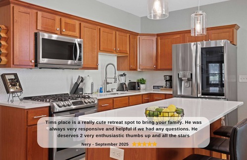 Bay View House | Groups - Families - Pets - Backyard - Deck