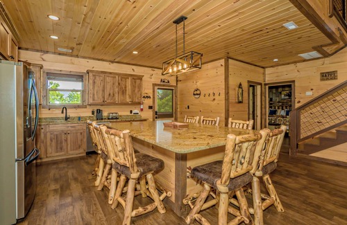 Smoky Mountains Cabin | Grouse Mtn Lodge: Indoor Pool, Mtn View, Theater, Game Room, Hot Tub, WiFi