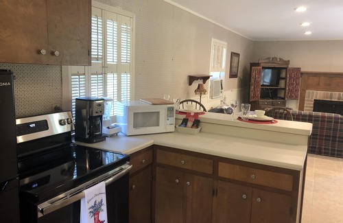 New Braunfels Cabin | Guadalupe River Road Retreat Honeymoon Cabin