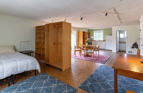 Anacortes Apartment | Guemes Island studio on woodlands