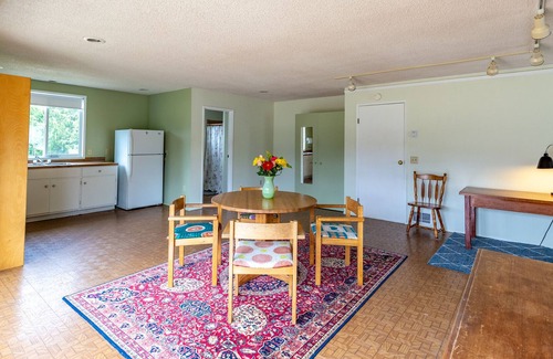 Anacortes Apartment | Guemes Island studio on woodlands