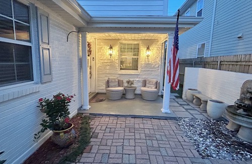 Lakeview Apartment | Guest Favorite in Lakeview Safe Area Clean Comfy 2