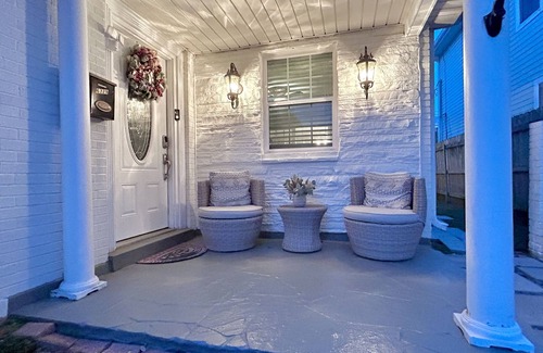 Lakeview Apartment | Guest Favorite in Lakeview Safe Area Clean Comfy 2