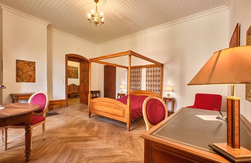 Saint-Geoire-en-Valdaine House | Guest House 'La Suite Rubis' with Shared Terrace and Shared Garden