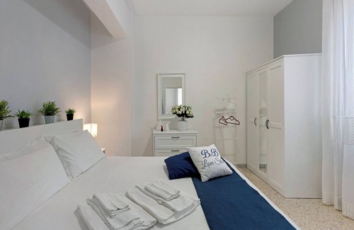 Castellammare di Stabia House | Guest House 'Love Stabia' with Private Terrace, Wi-Fi and Air Conditioning