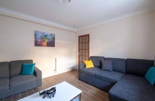 Baglan Apartment | Guest Homes | Hanover Apartment
