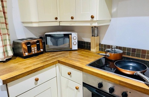 Whitbourne Cottage | Guest Homes | Pool Cottage