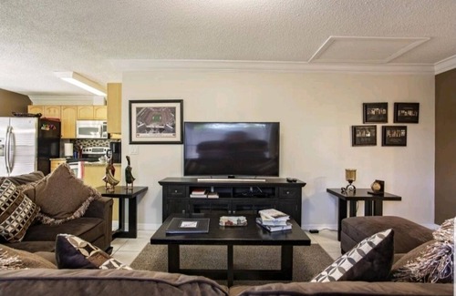 Citrus Park House | Guest house close to everything 2B1B access 24/7