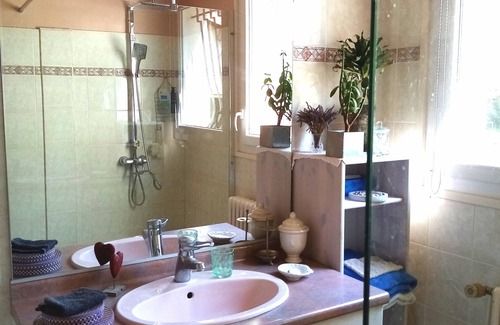 Neuilly Bed & Breakfast | GUEST HOUSE in Garennes sur Eure at Le Havre de Paix- max 3 people