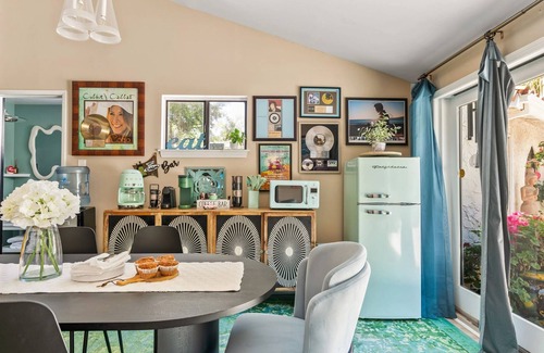 Calabasas House | Guest House Malibu Retreat w/SALT pool Jacuzzi