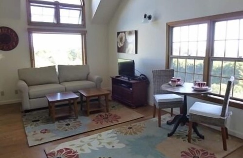 Aptos Cottage | Guest House & Private Room on Vineyard; 3 miles from Aptos Village and Beach