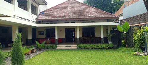 Surakarta House | Guest House Rumah Teras