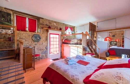 Tonquedec House | Guest House 'Suite Hermine, 38m2 Rez De Jardin' with Shared Garden and Wi-Fi