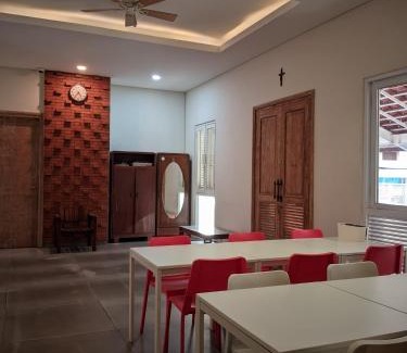 Central Yogyakarta House | Guest House Teras Djoyo