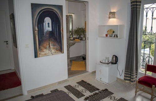 La Marsa House | Guest room & bathroom with Italian shower