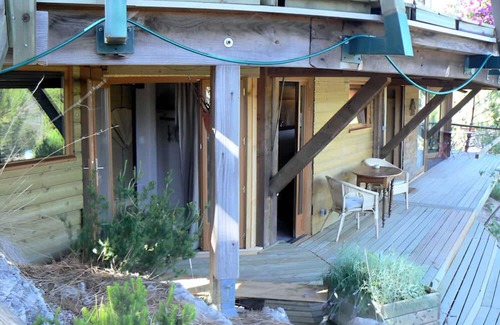 Moureze Bed & Breakfast | Guest Room 'Le Sabel - Cabanon' with Mountain View and Wi-Fi