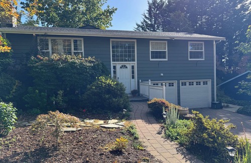 Education Hill House | Guest suite in Redmond