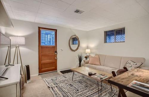 Edgewater Apartment | Guest Suite In West Denver With A Full KItchen