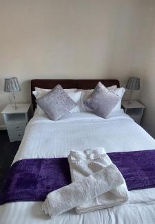 Arnold House | Guest Village