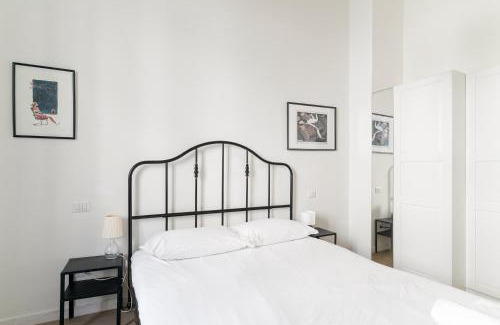 Acquabella Apartment | GuestHost - M4 Argonne Balcony Apartment