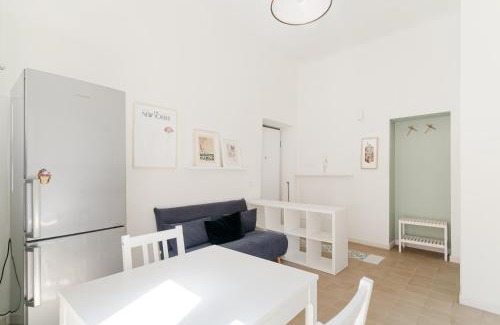 Acquabella Apartment | GuestHost - M4 Argonne Balcony Apartment