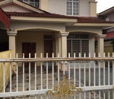 Kawasan Perindustrian Mara House | Guesthouse Adam