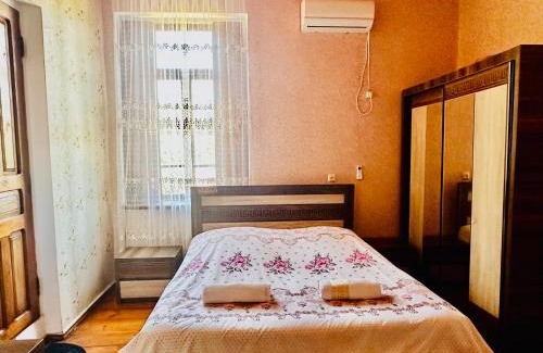 Salkhino House | Guesthouse Kamelia