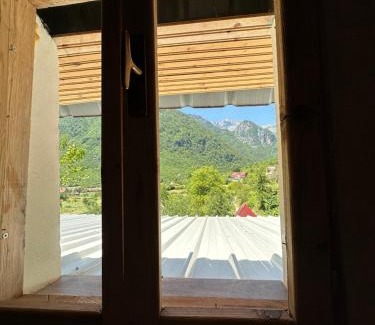 Shale House | Guesthouse prek bjeshka