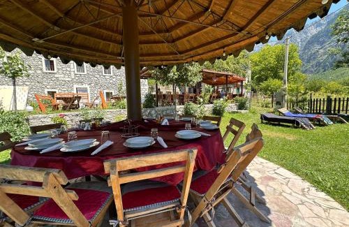 Shale House | Guesthouse prek bjeshka