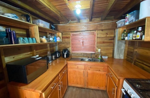 Roatan House | Guesthouse Room On Oak Ridge Key sleeps 10