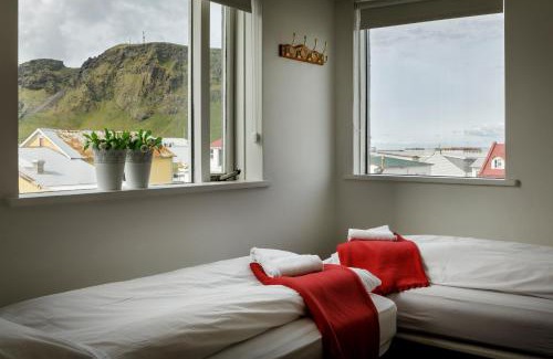 Vestmannaeyjar Hostel | Guesthouse Sunnuhóll