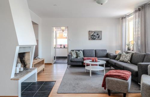 Pitea Apartment | Guestly Homes - 3BR City Charm