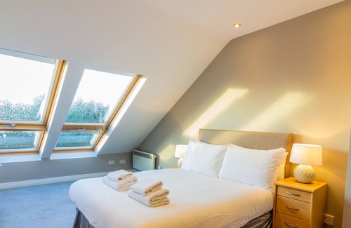 Sutton Cross House | GuestReady - Amazing Family Home with a Garden